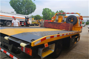 西林附近拖车电话号码服务