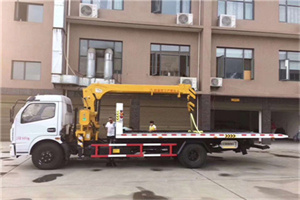 西林附近汽车轮胎更换